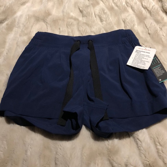 lululemon athletica Pants - NWT Lululemon Spring Break Away Short II